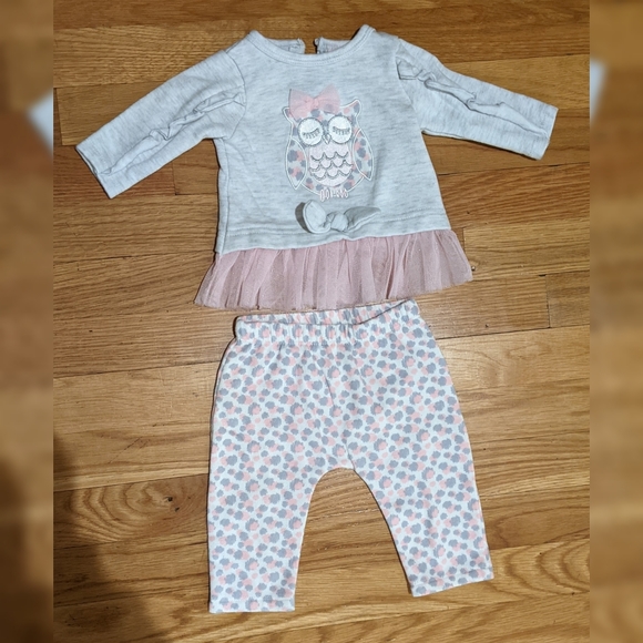 5/$25 Like new 2 piece owl sweat suit with tutu